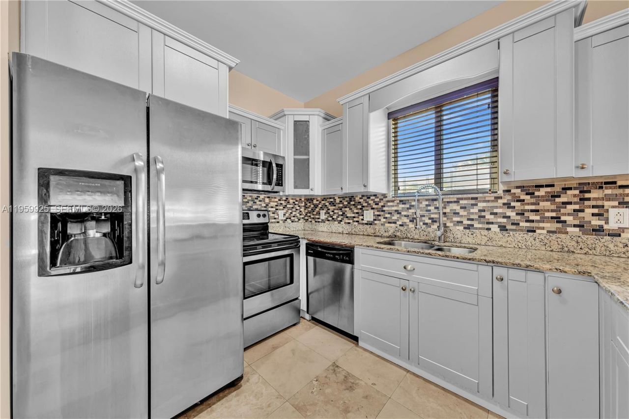 4025 SW 10th St, Miami, FL 33134 Photo