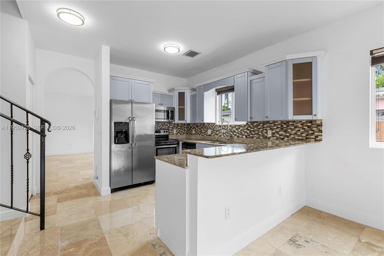 4025 SW 10th St, Miami, FL 33134 Photo
