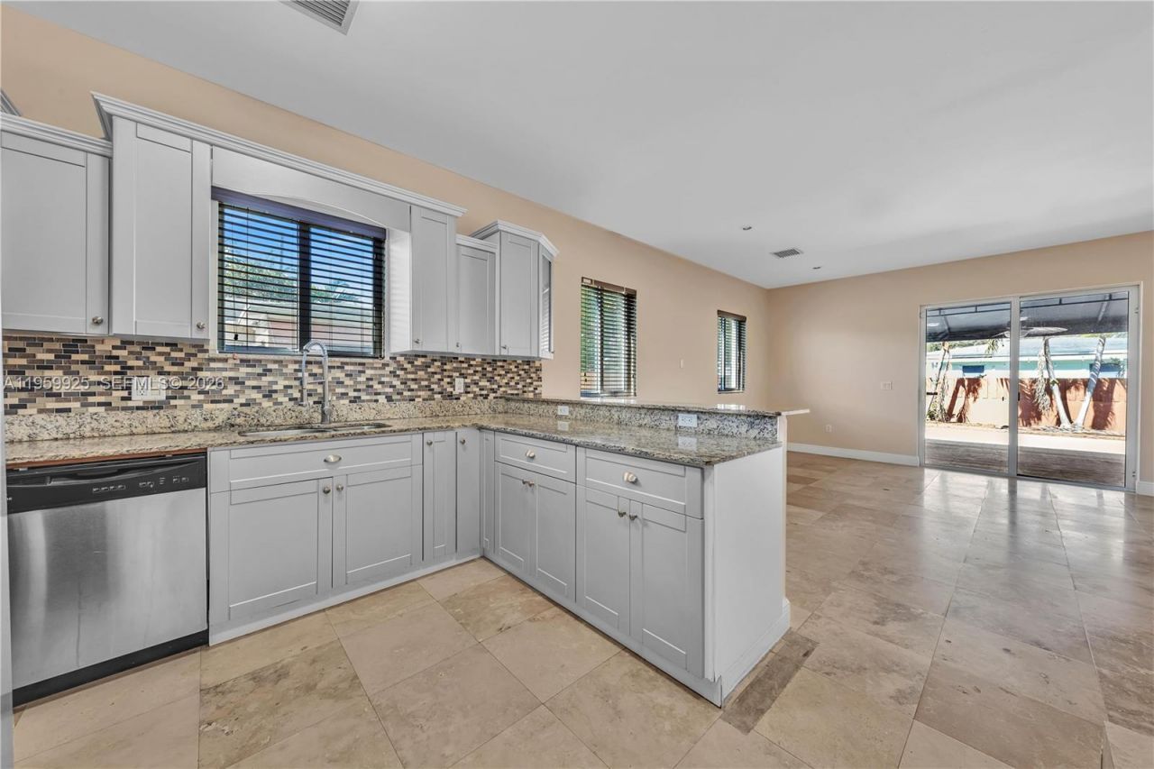 4025 SW 10th St, Miami, FL 33134 Photo