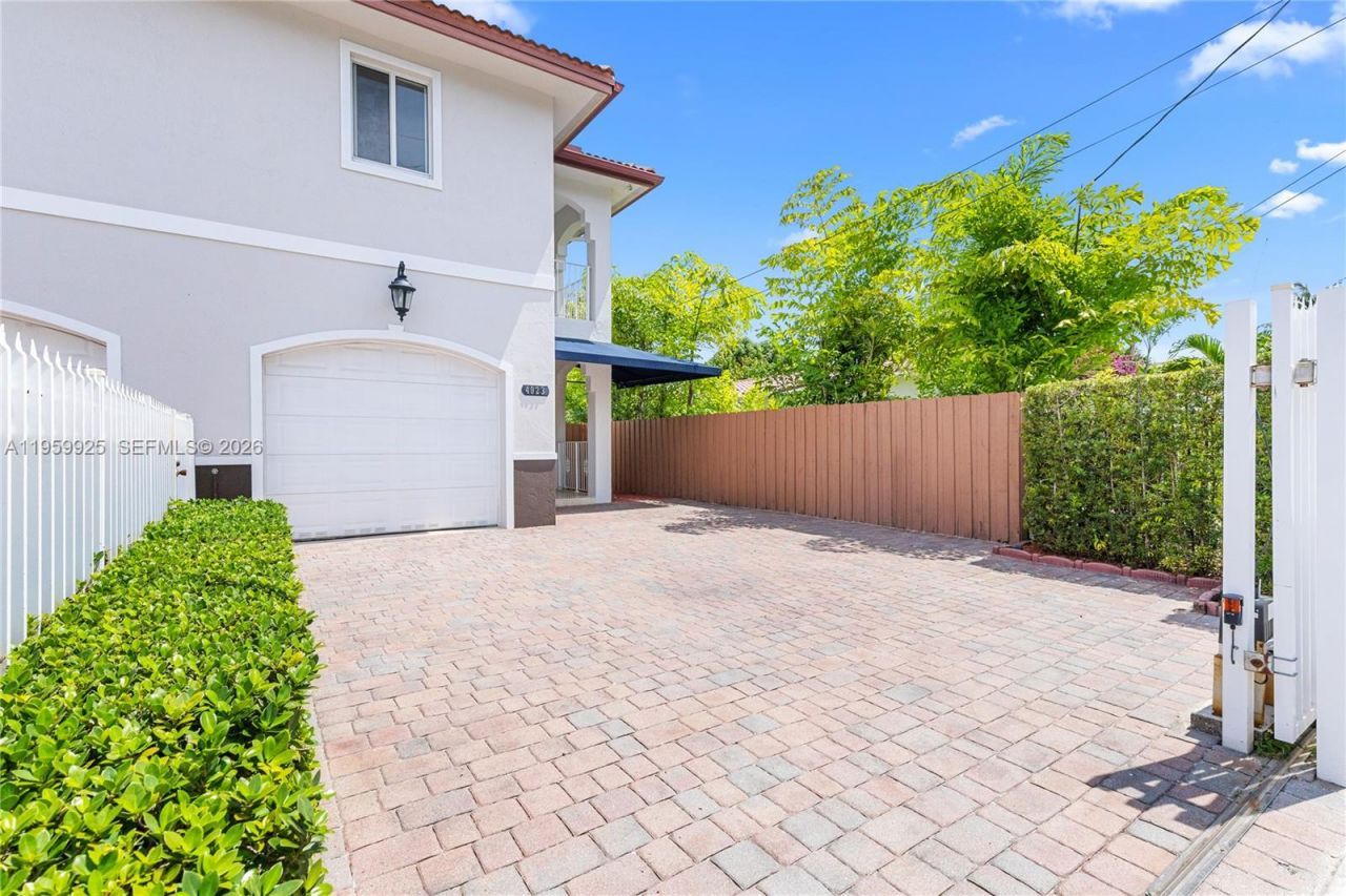 4025 SW 10th St, Miami, FL 33134 Photo