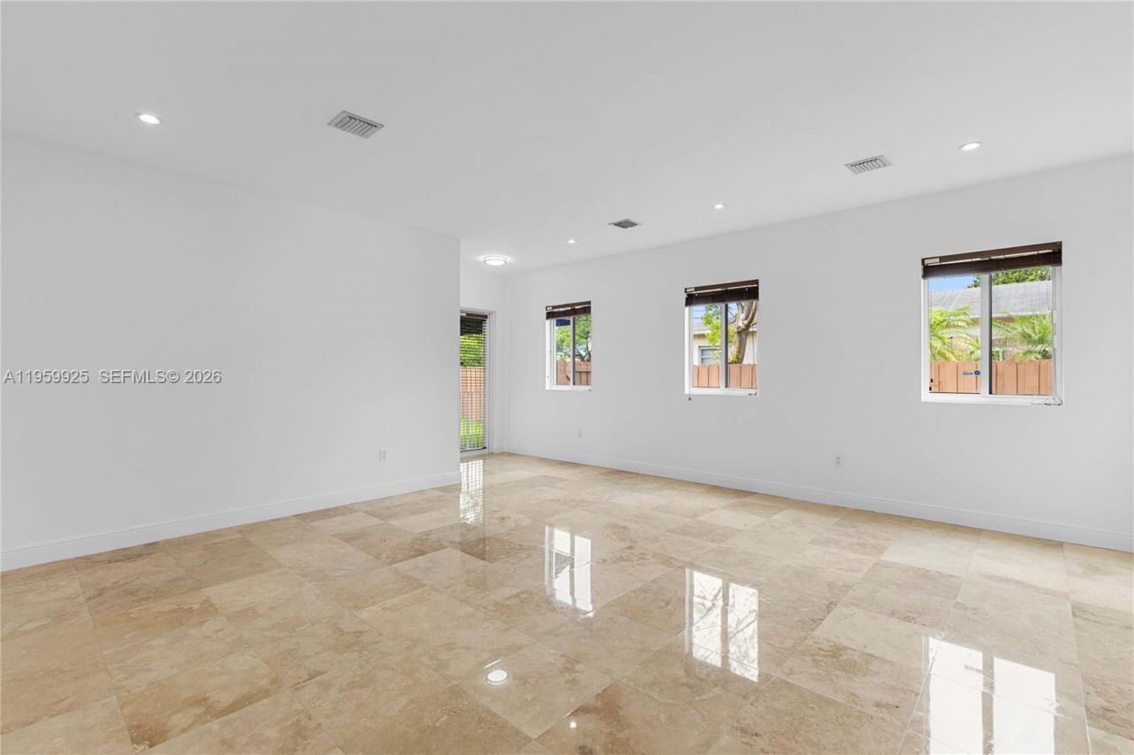 4025 SW 10th St, Miami, FL 33134 Photo