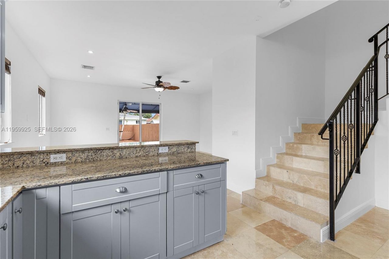 4025 SW 10th St, Miami, FL 33134 Photo