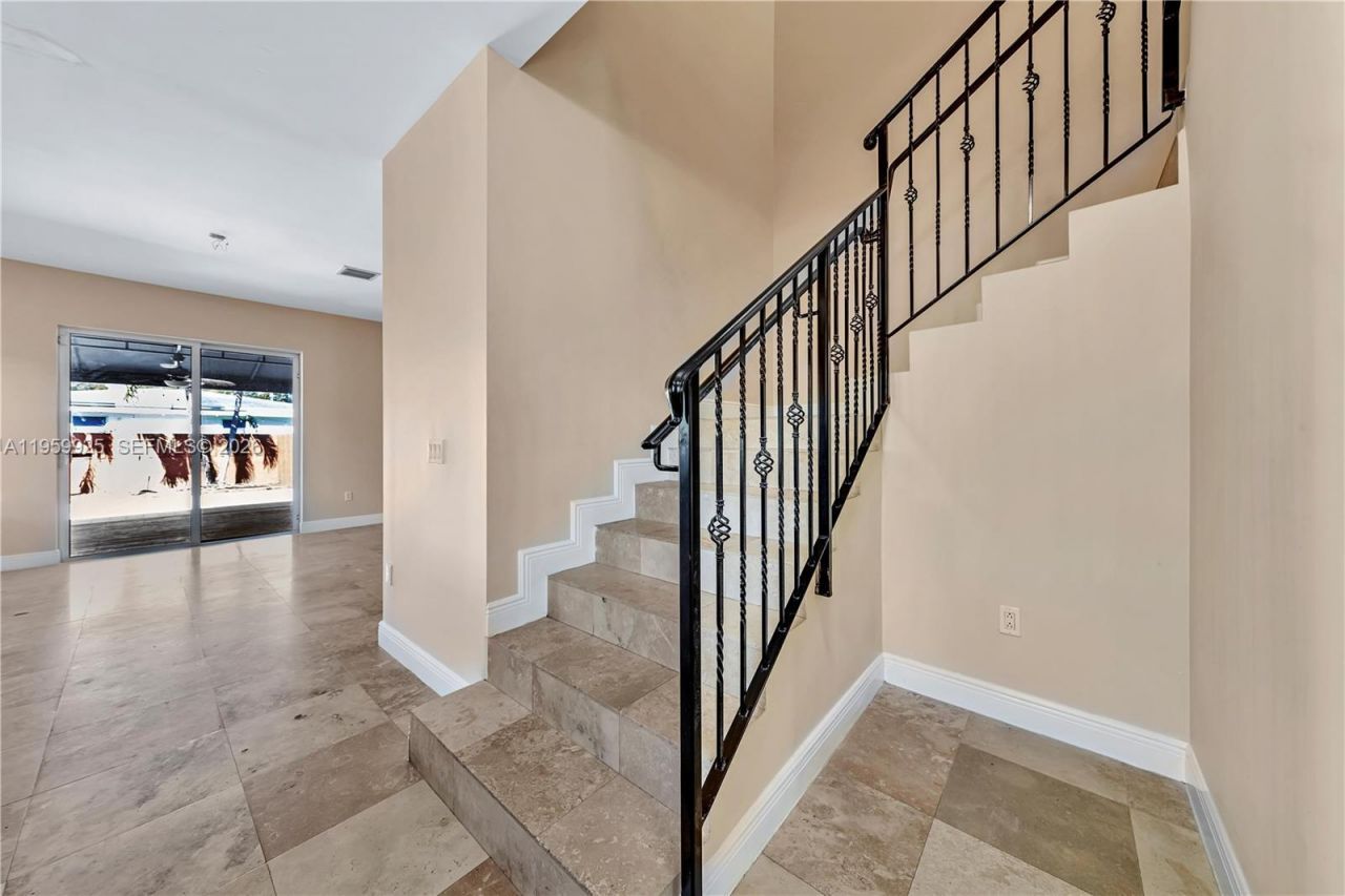 4025 SW 10th St, Miami, FL 33134 Photo