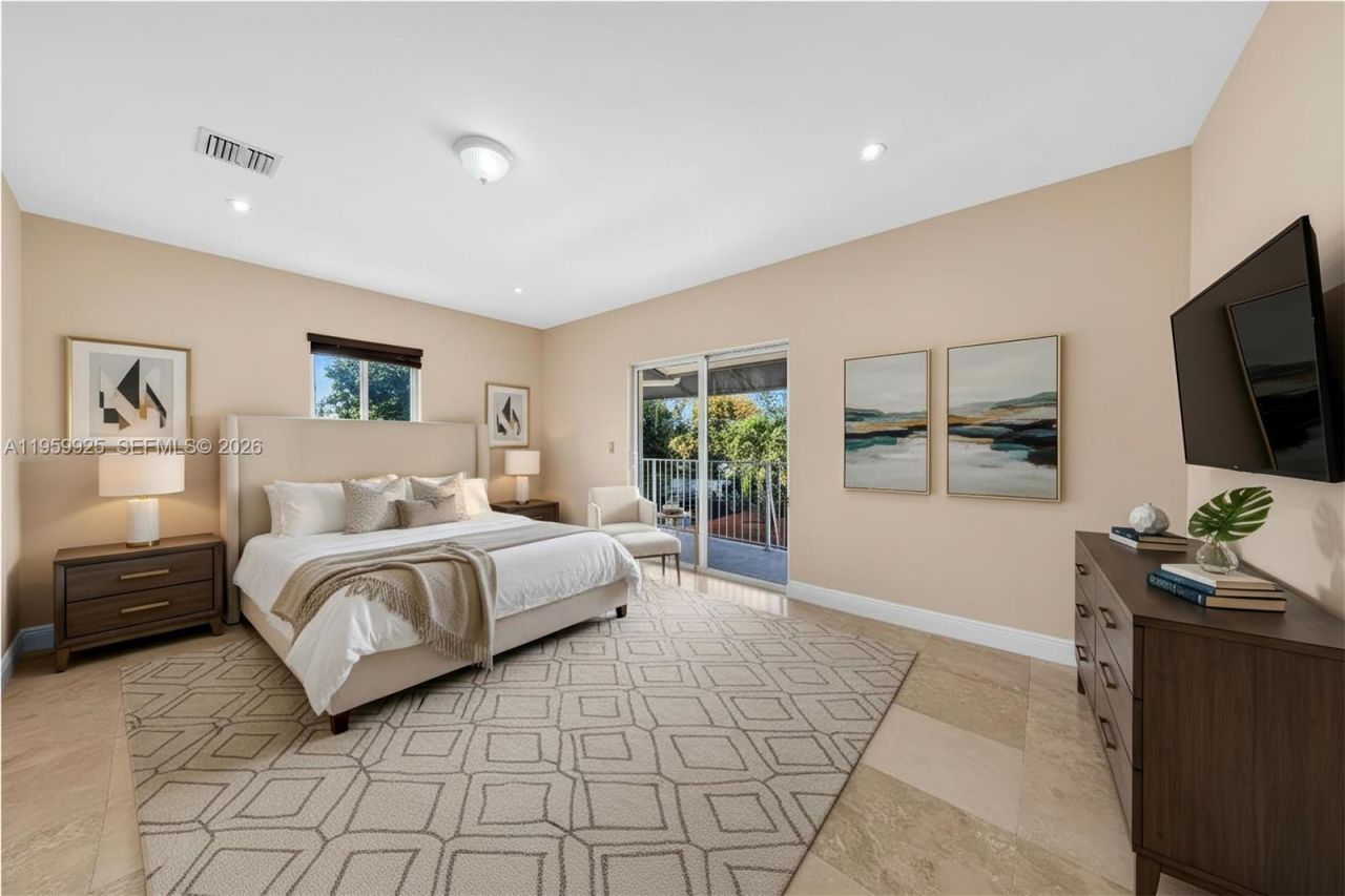 4025 SW 10th St , Miami, FL 33134 Photo