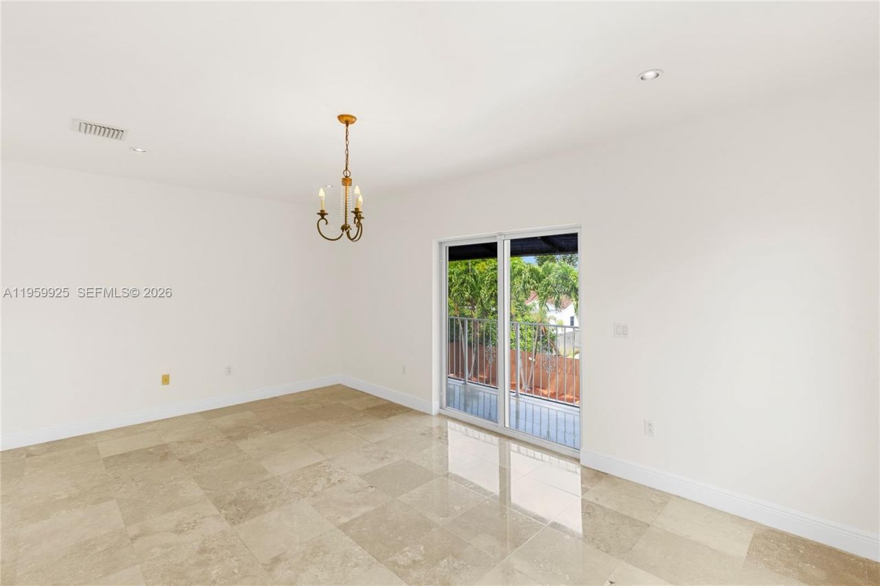 4025 SW 10th St, Miami, FL 33134 Photo