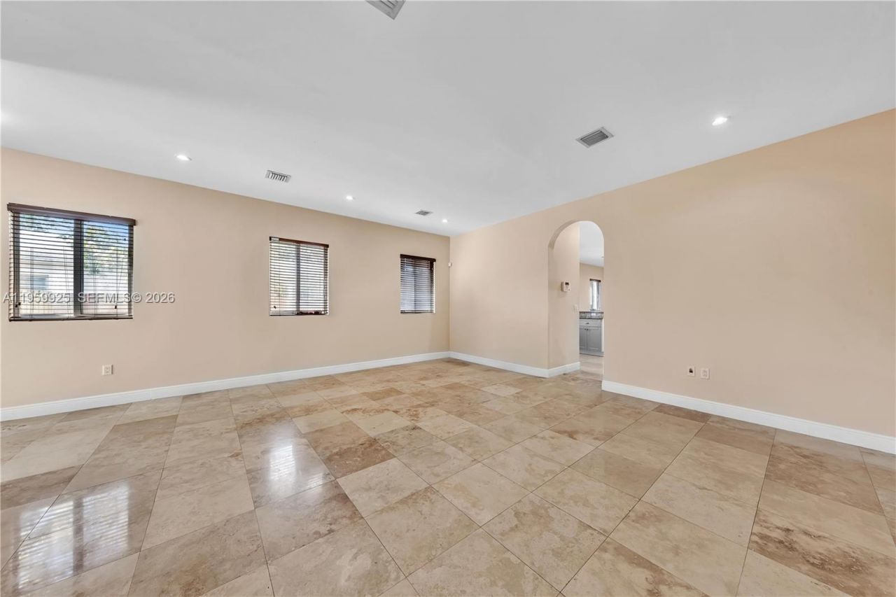 4025 SW 10th St, Miami, FL 33134 Photo