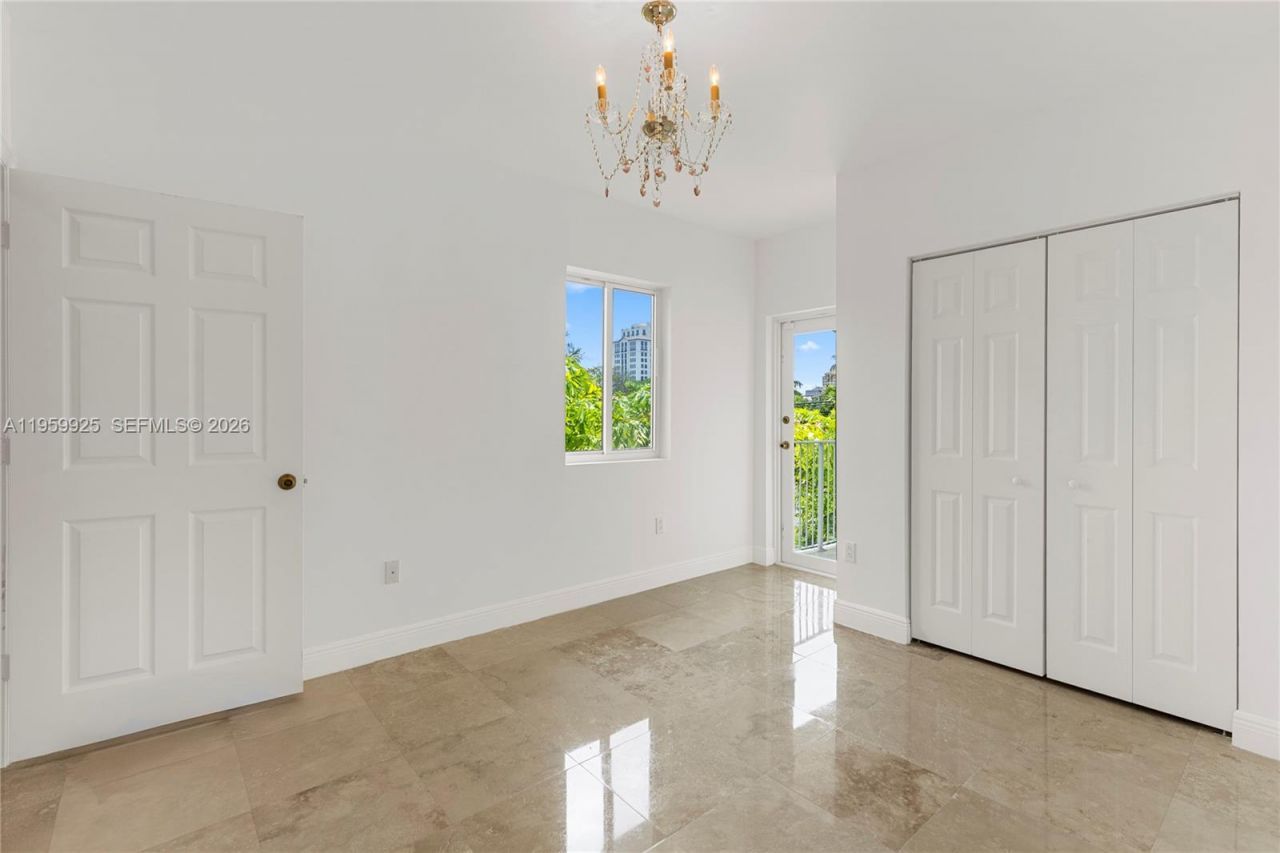 4025 SW 10th St, Miami, FL 33134 Photo