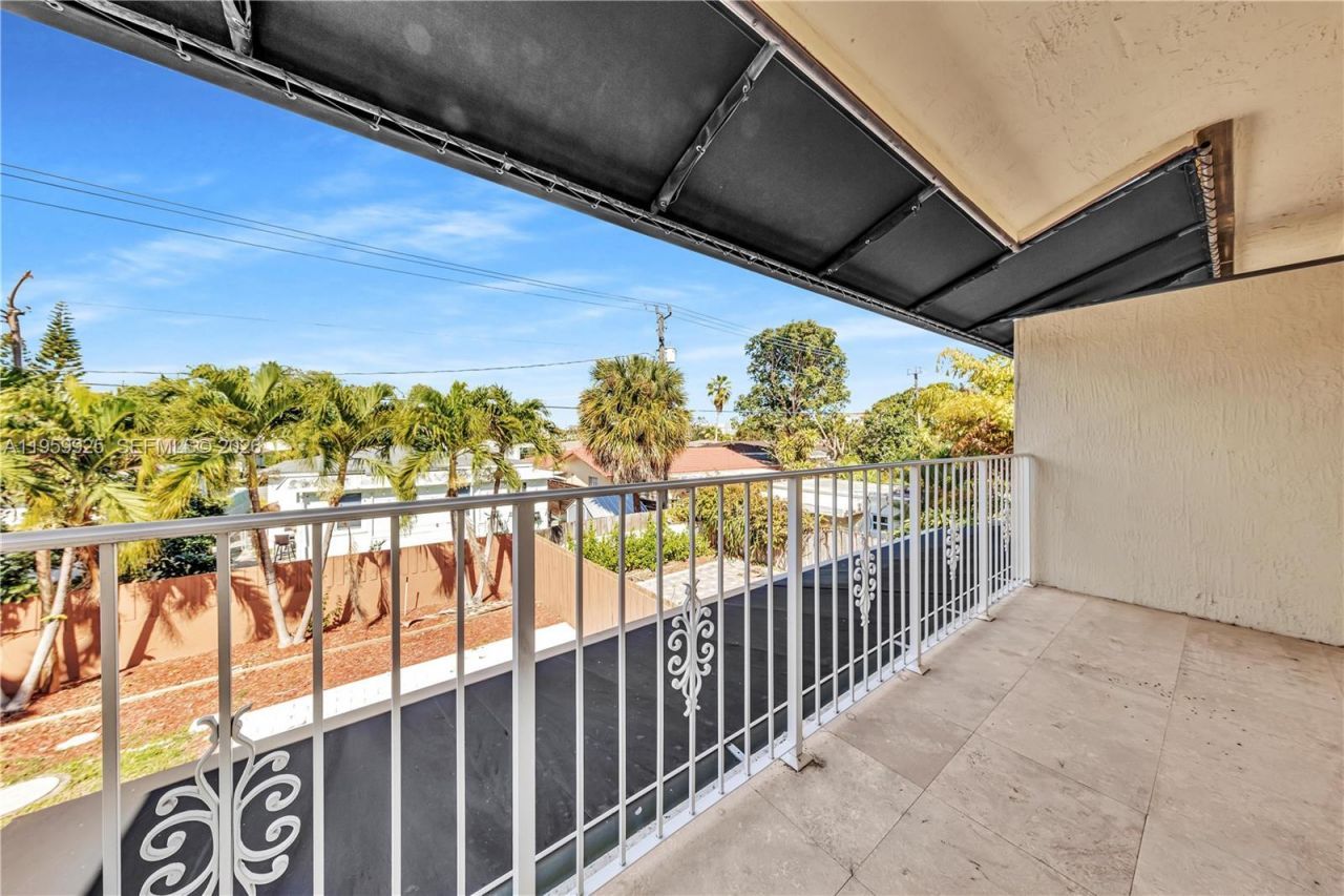 4025 SW 10th St , Miami, FL 33134 Photo