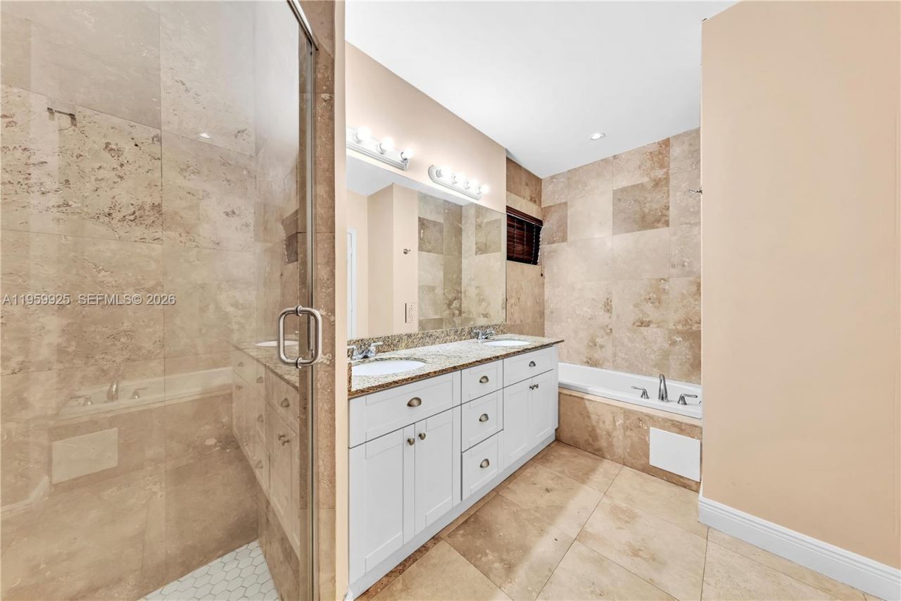 4025 SW 10th St, Miami, FL 33134 Photo