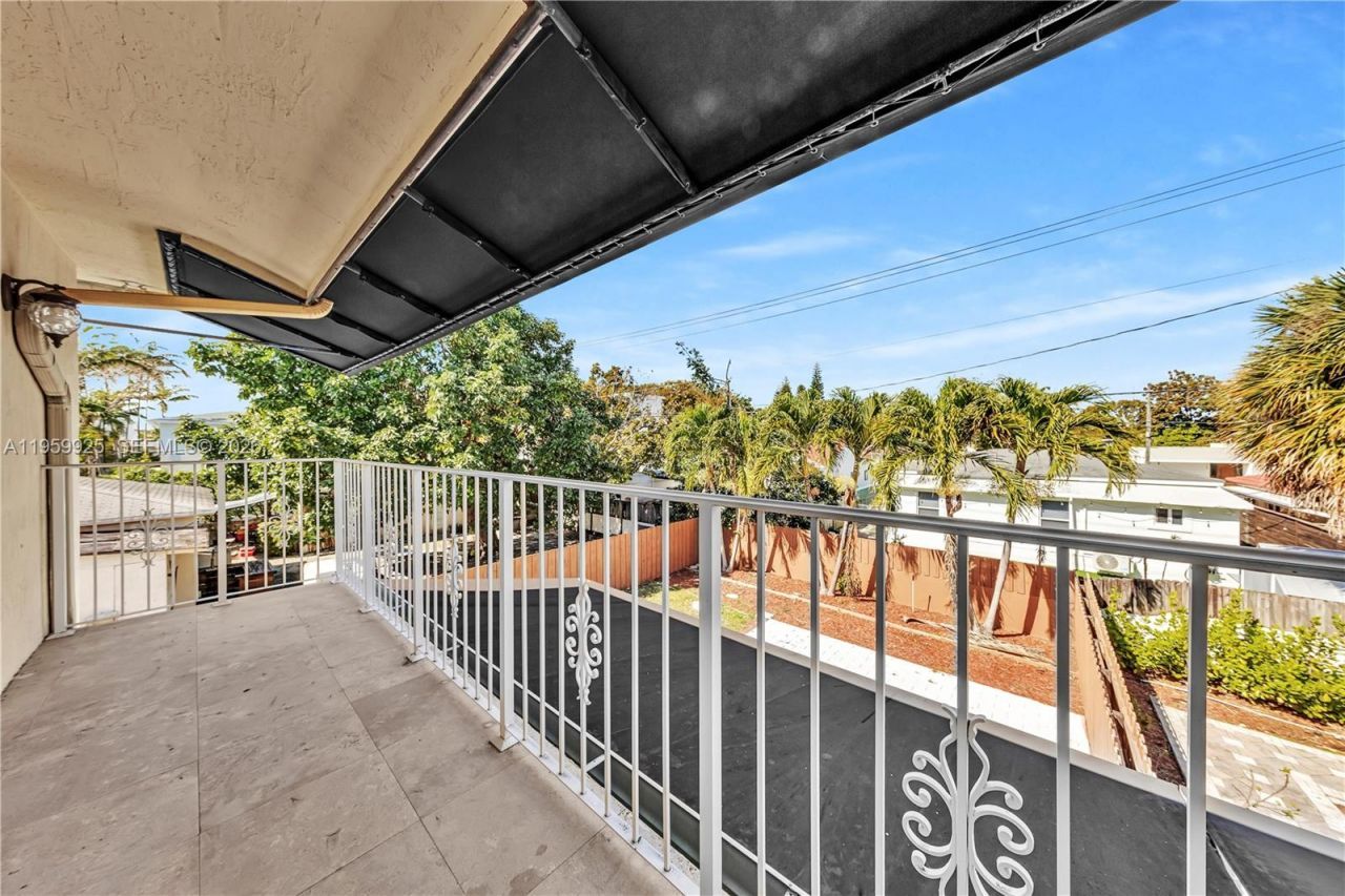 4025 SW 10th St , Miami, FL 33134 Photo