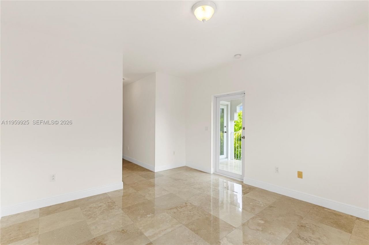 4025 SW 10th St, Miami, FL 33134 Photo