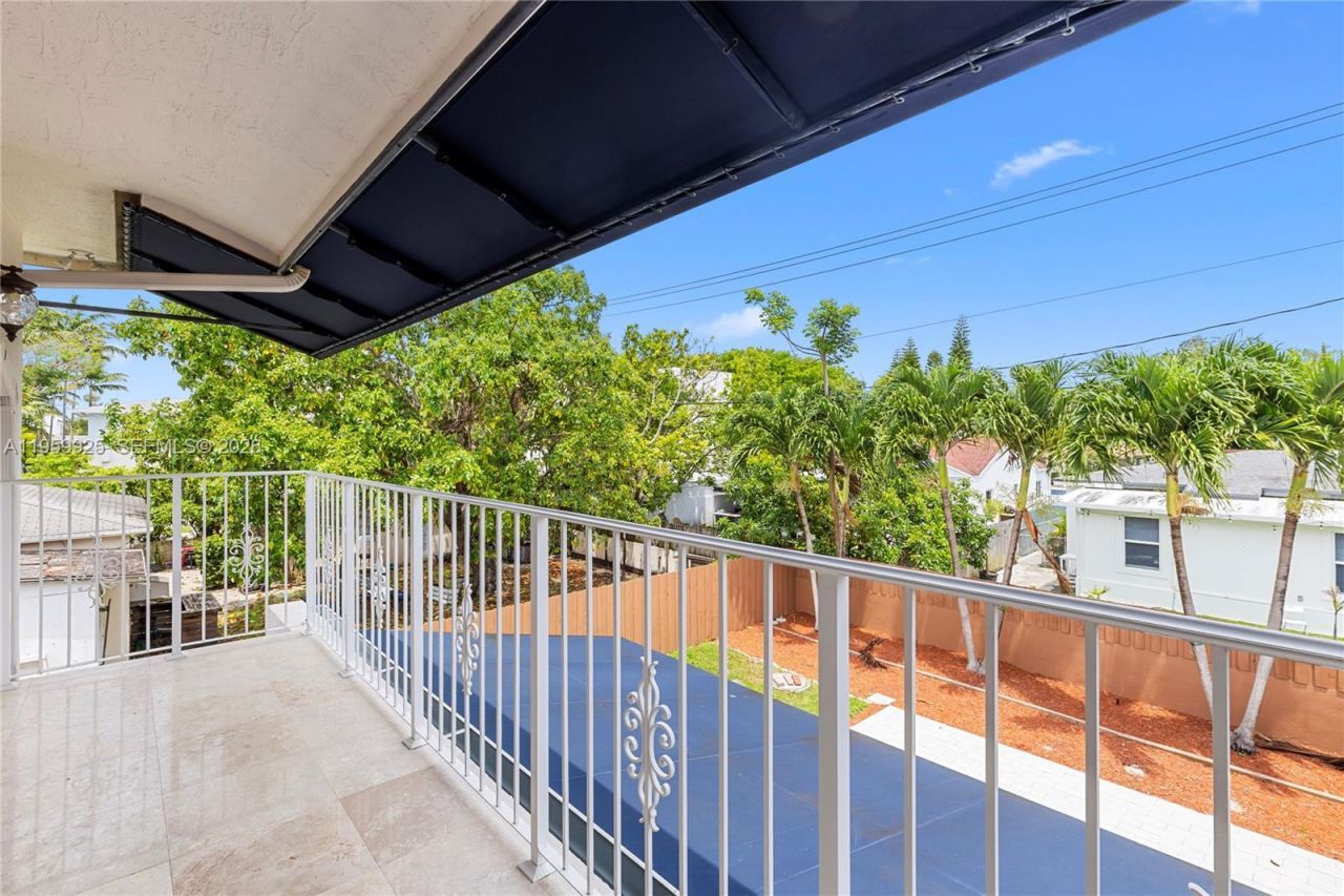 4025 SW 10th St, Miami, FL 33134 Photo