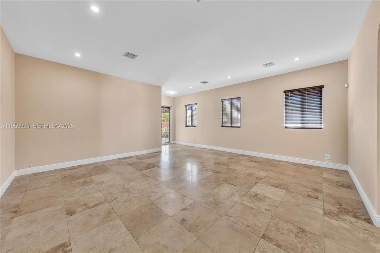 4025 SW 10th St, Miami, FL 33134 Photo