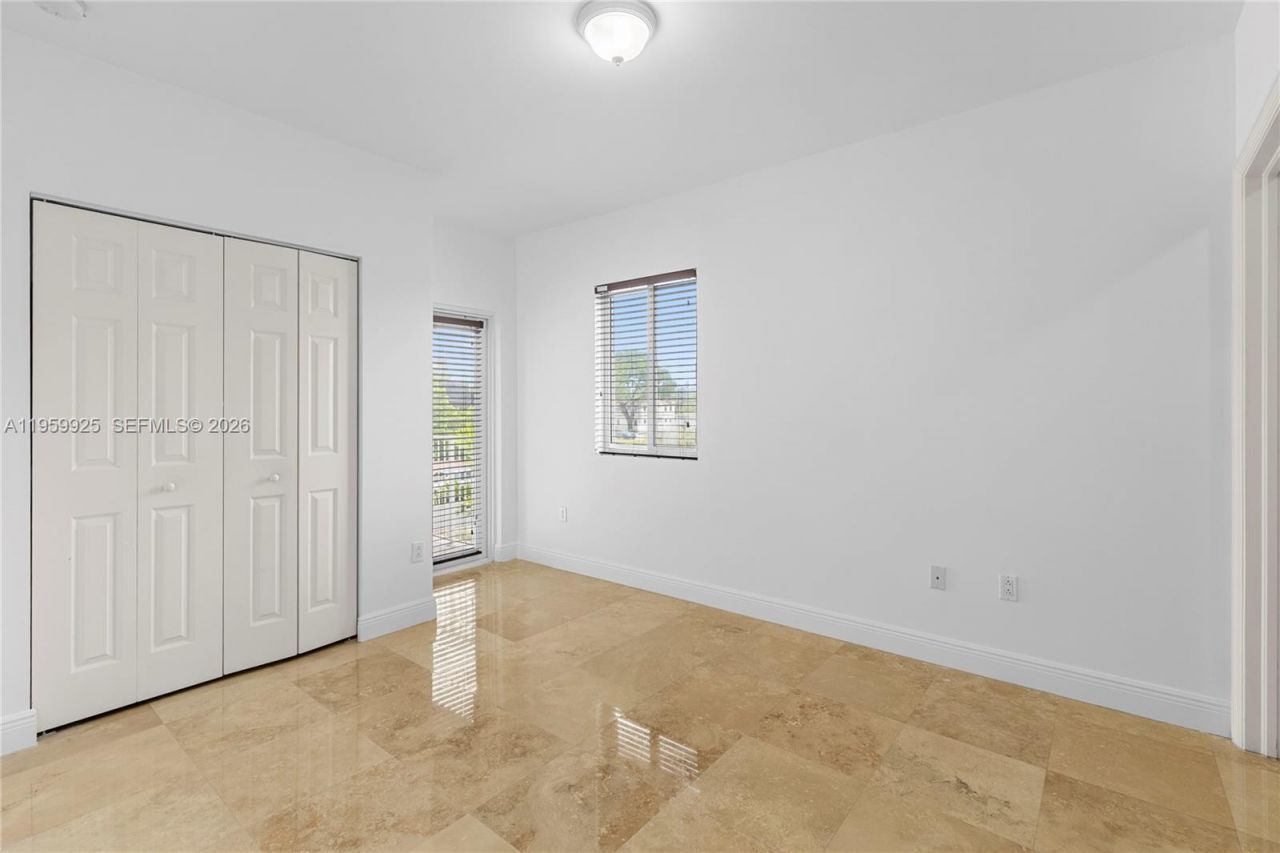 4025 SW 10th St, Miami, FL 33134 Photo