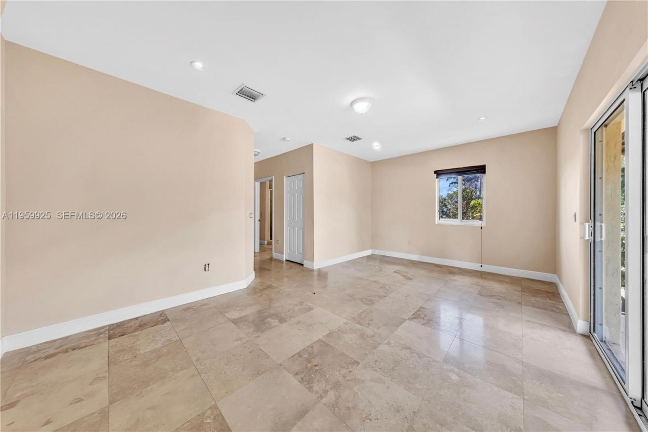 4025 SW 10th St , Miami, FL 33134 Photo