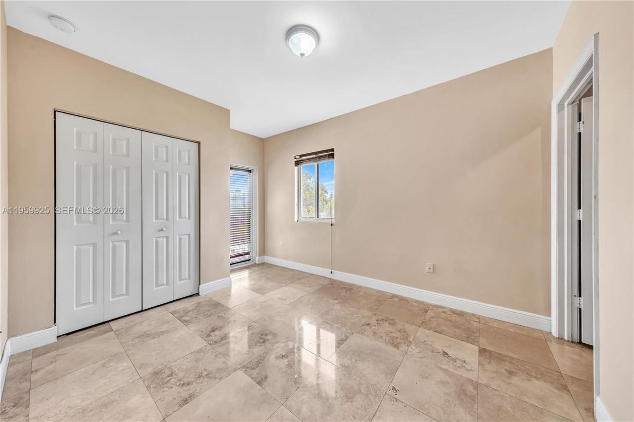 4025 SW 10th St, Miami, FL 33134 Photo