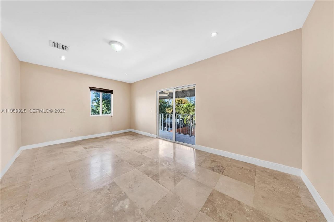 4025 SW 10th St, Miami, FL 33134 Photo