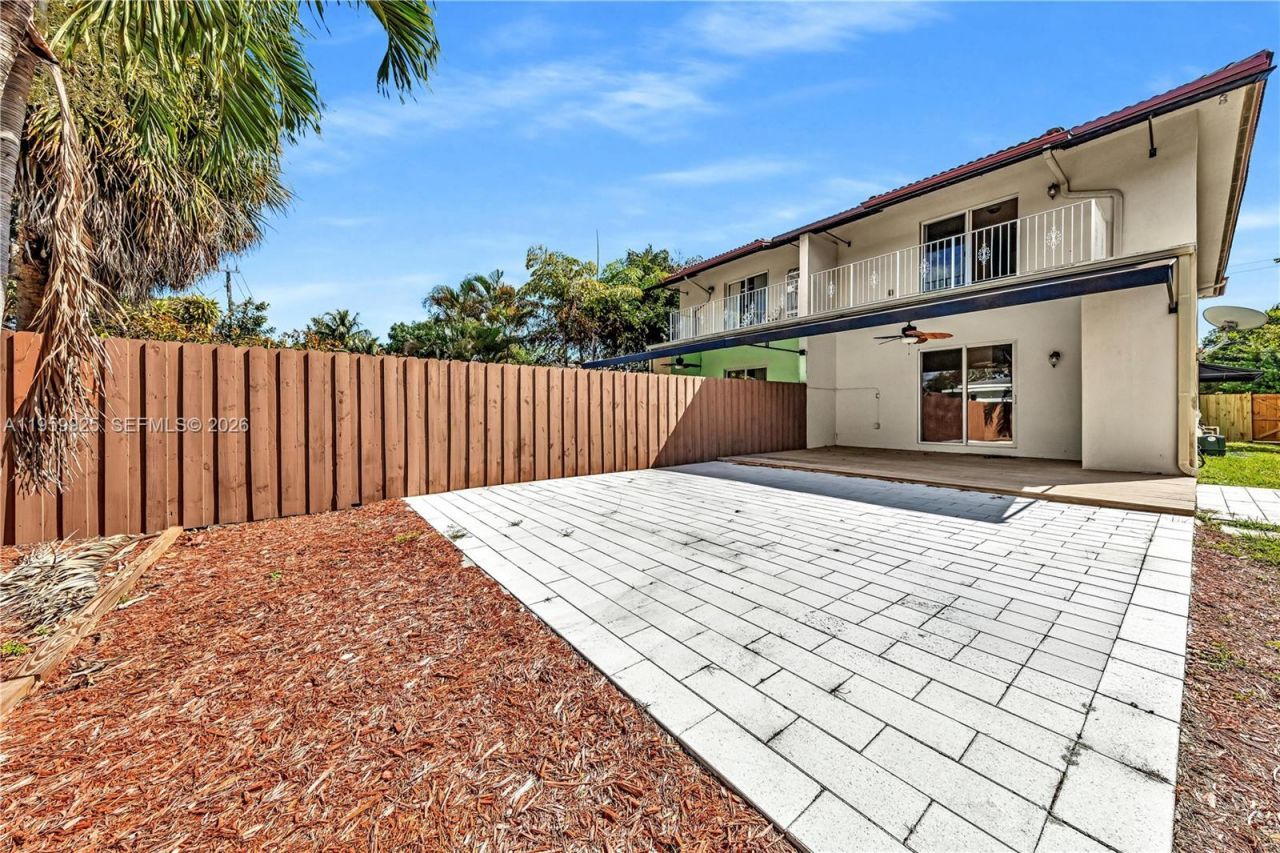 4025 SW 10th St, Miami, FL 33134 Photo