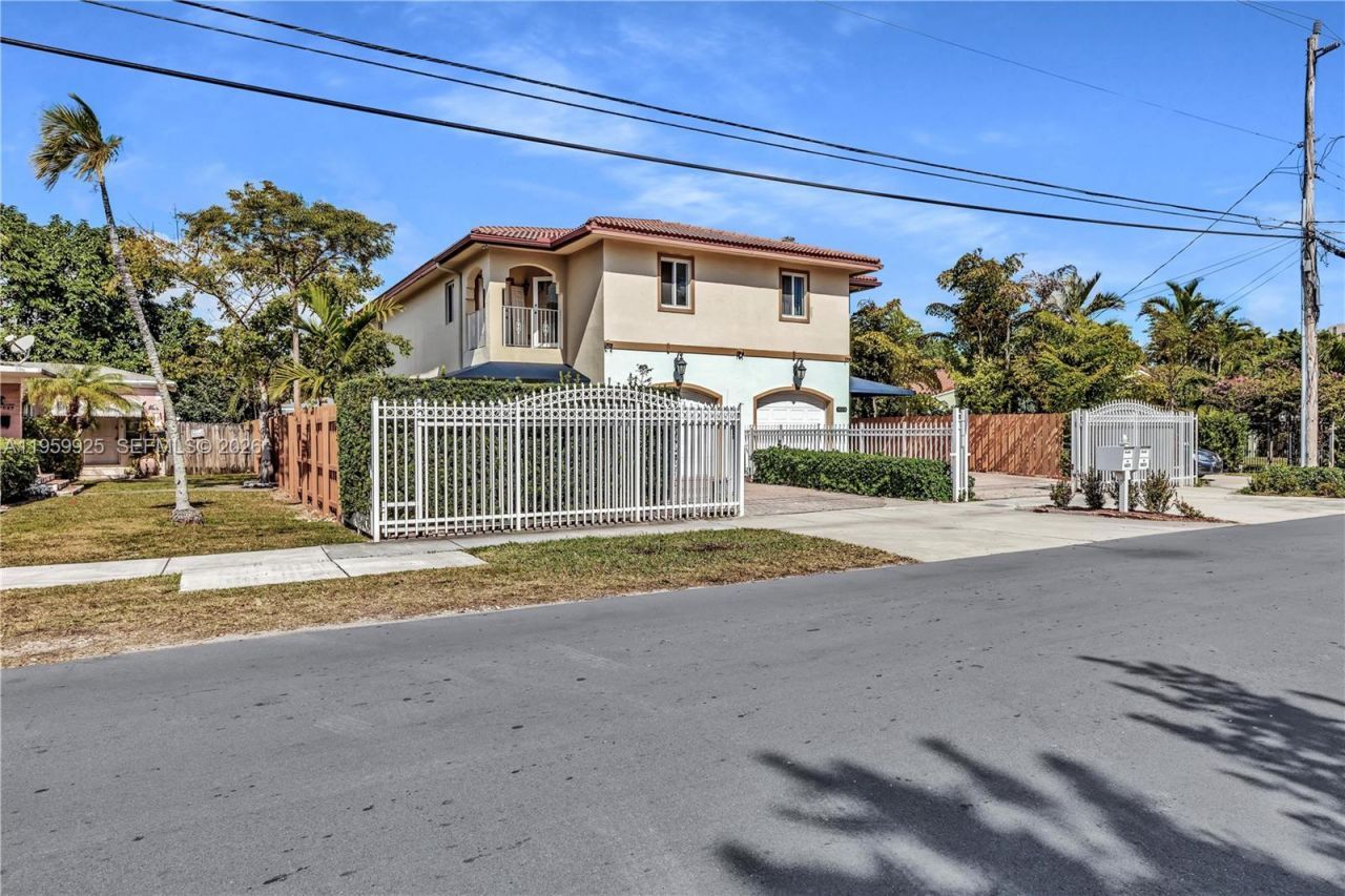 4025 SW 10th St, Miami, FL 33134 Photo