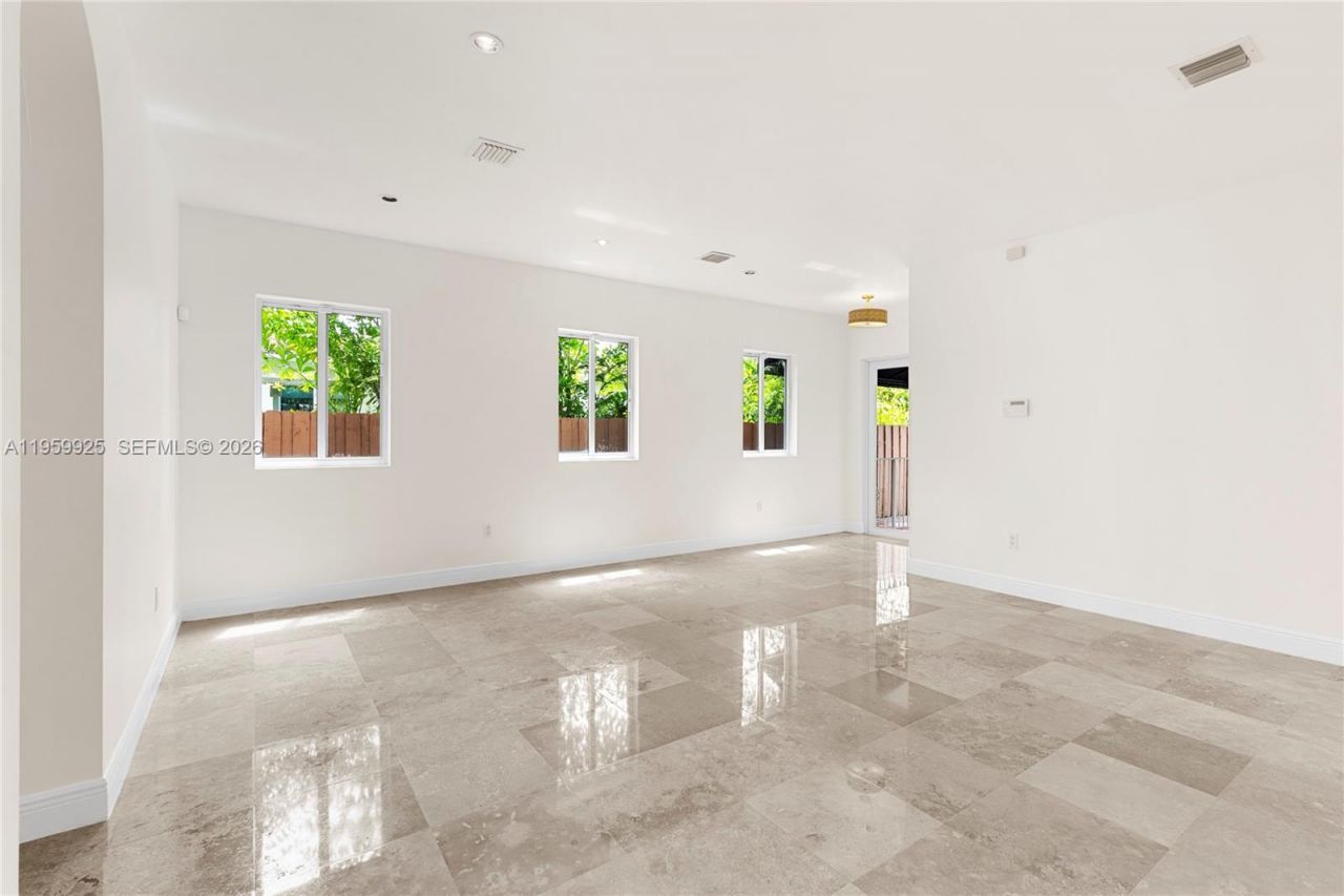 4025 SW 10th St, Miami, FL 33134 Photo