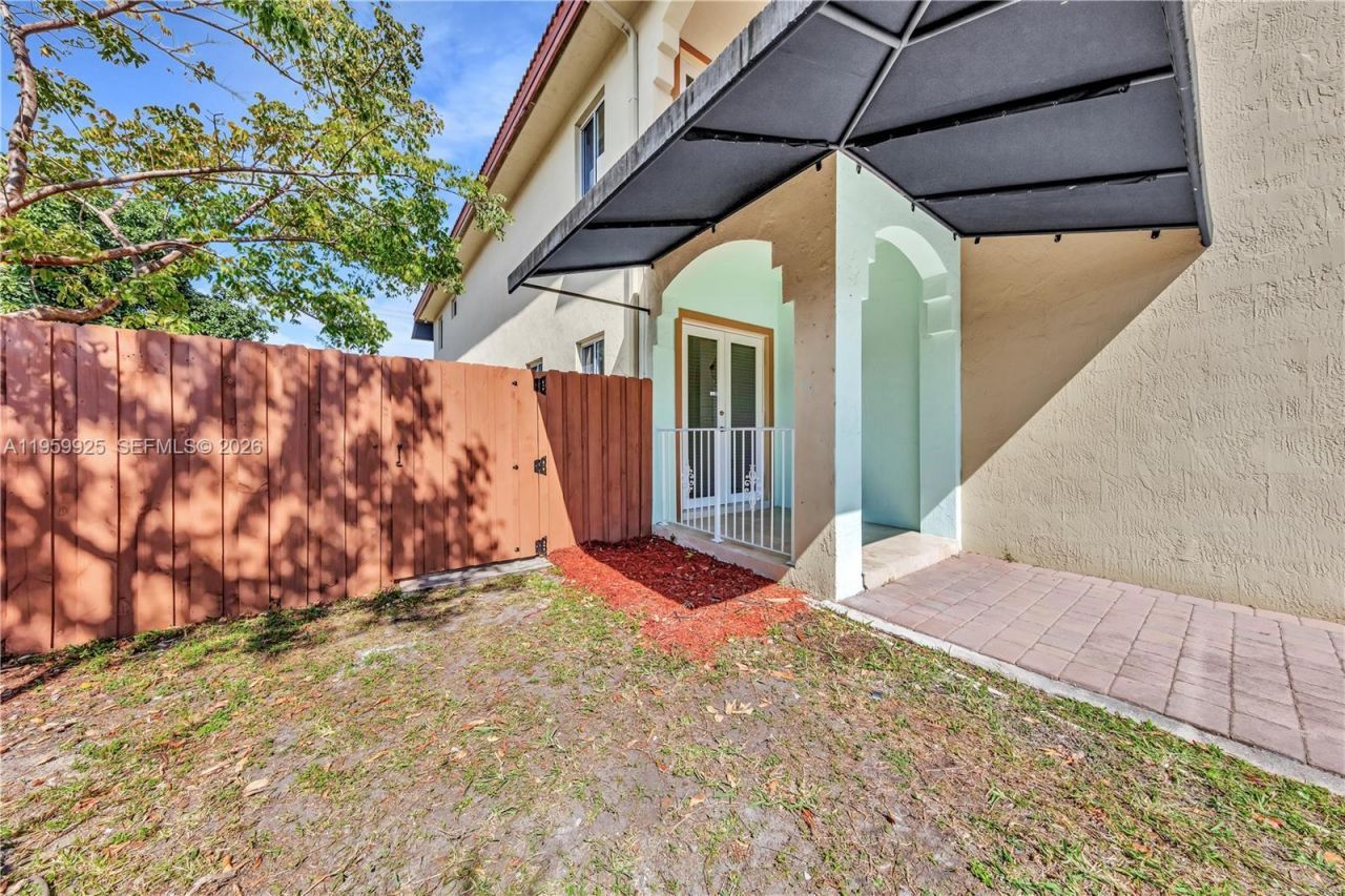 4025 SW 10th St, Miami, FL 33134 Photo