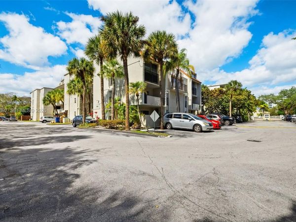 6886 N Kendall Dr , Unit D102, Pinecrest, FL 33156