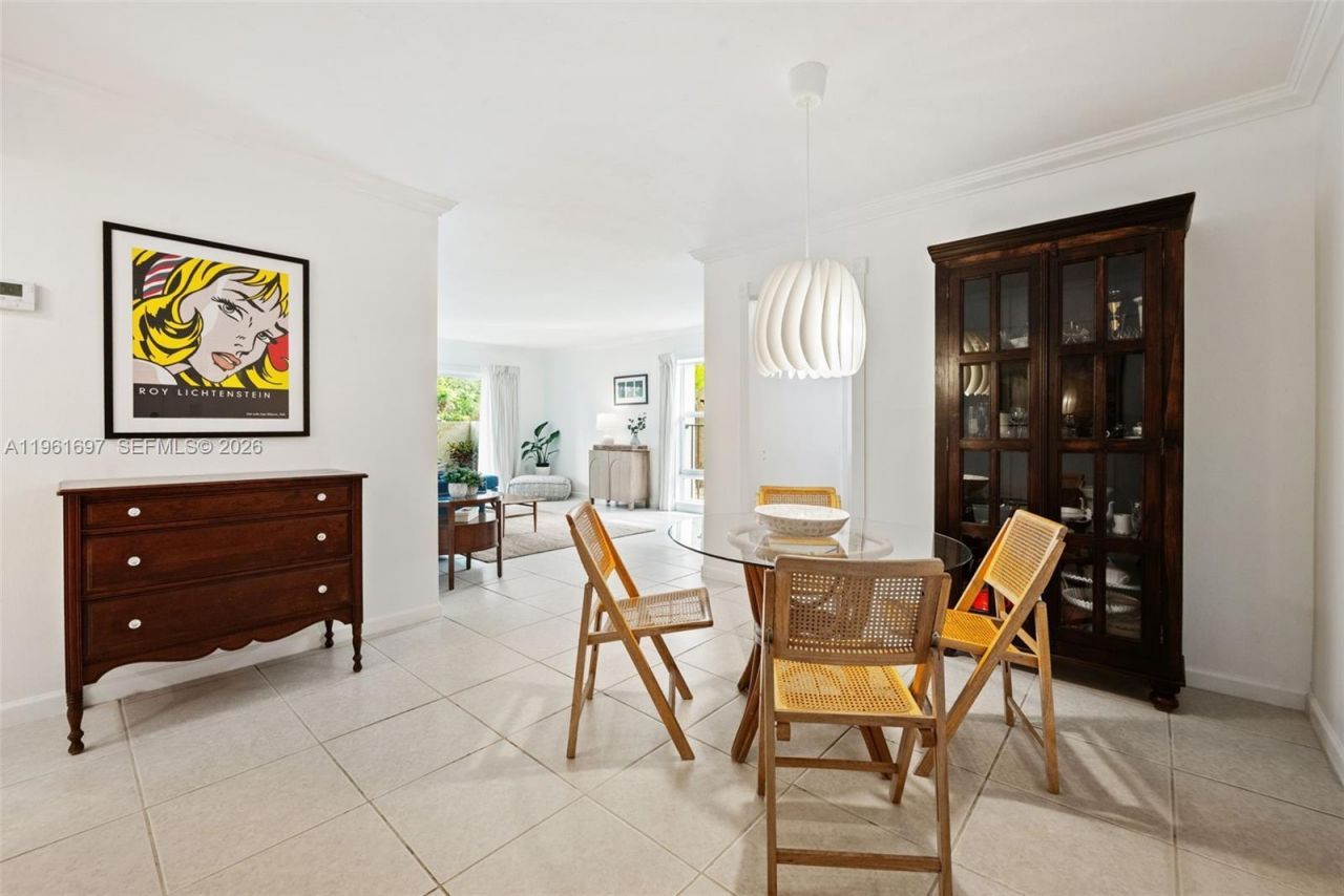 6886 N Kendall Dr , Unit D102, Pinecrest, FL 33156 Photo