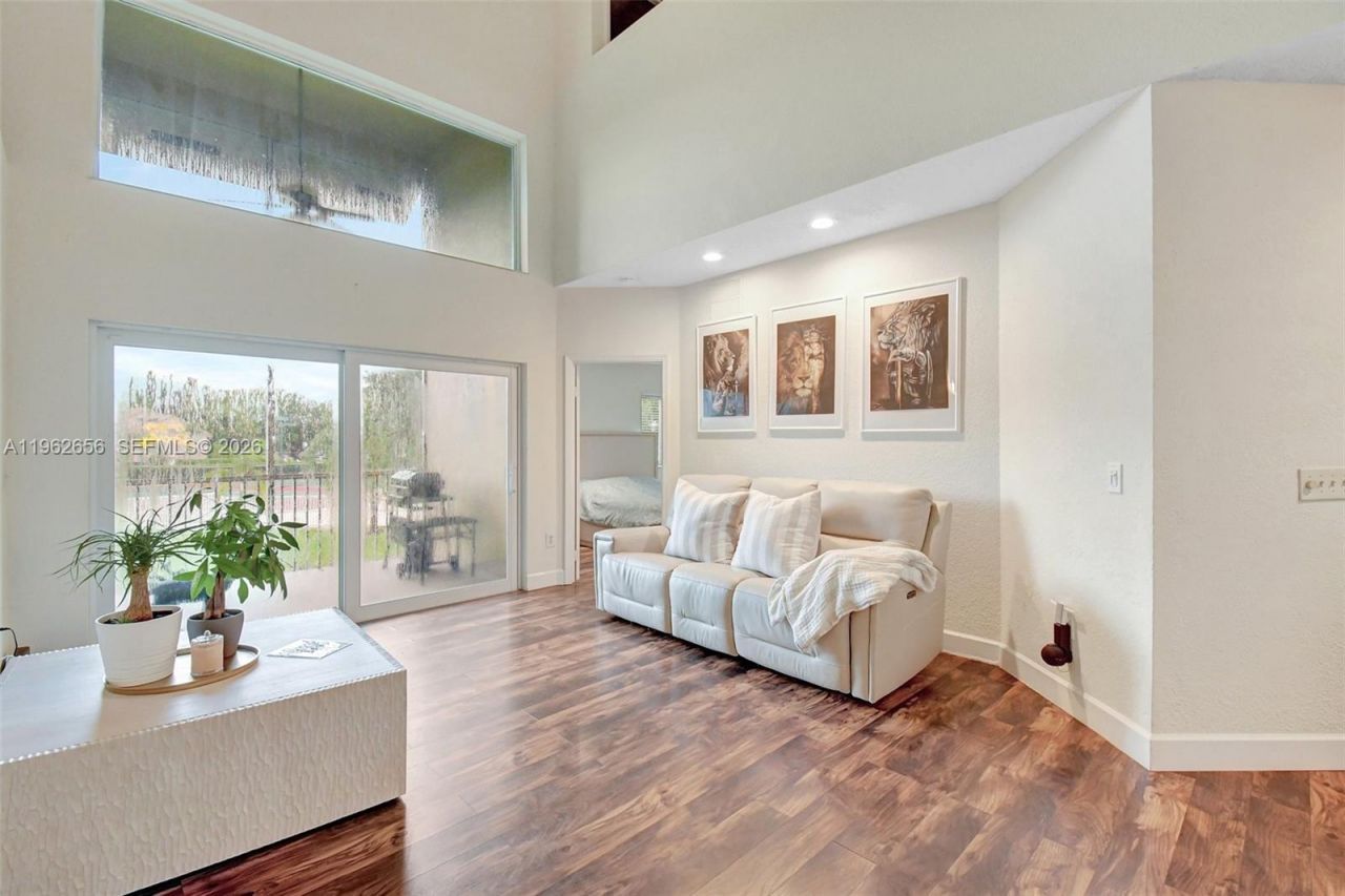 16339 Malibu Dr, Unit 22, Weston, FL 33326 Photo