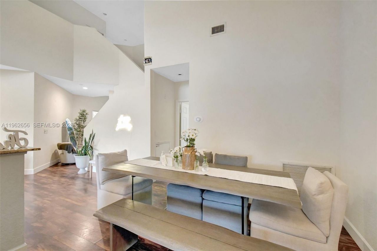 16339 Malibu Dr, Unit 22, Weston, FL 33326 Photo