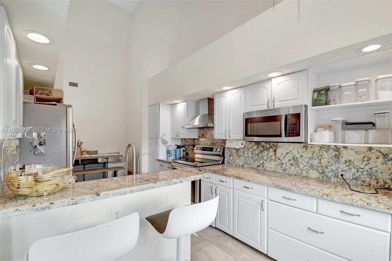 16339 Malibu Dr, Unit 22, Weston, FL 33326 Photo