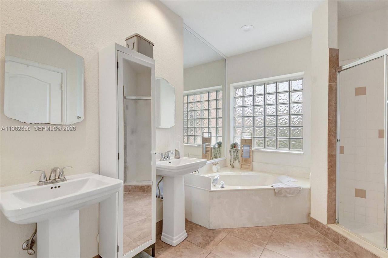 16339 Malibu Dr, Unit 22, Weston, FL 33326 Photo