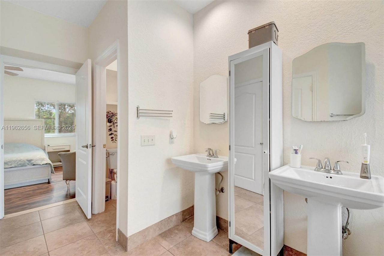 16339 Malibu Dr, Unit 22, Weston, FL 33326 Photo