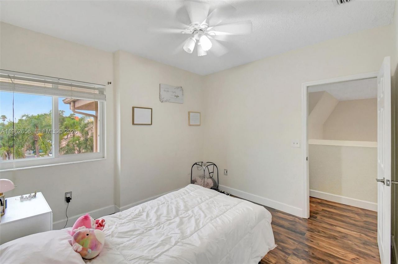 16339 Malibu Dr, Unit 22, Weston, FL 33326 Photo