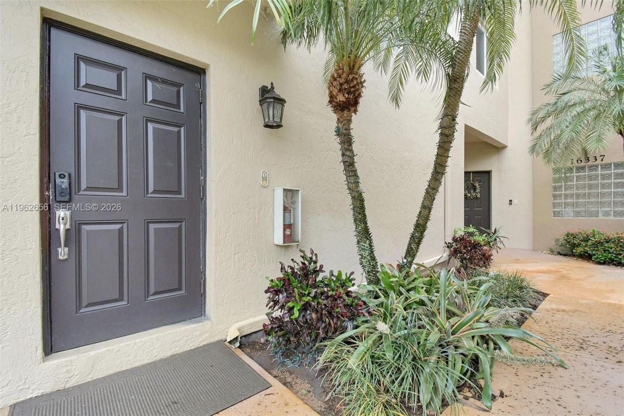 16339 Malibu Dr, Unit 22, Weston, FL 33326 Photo