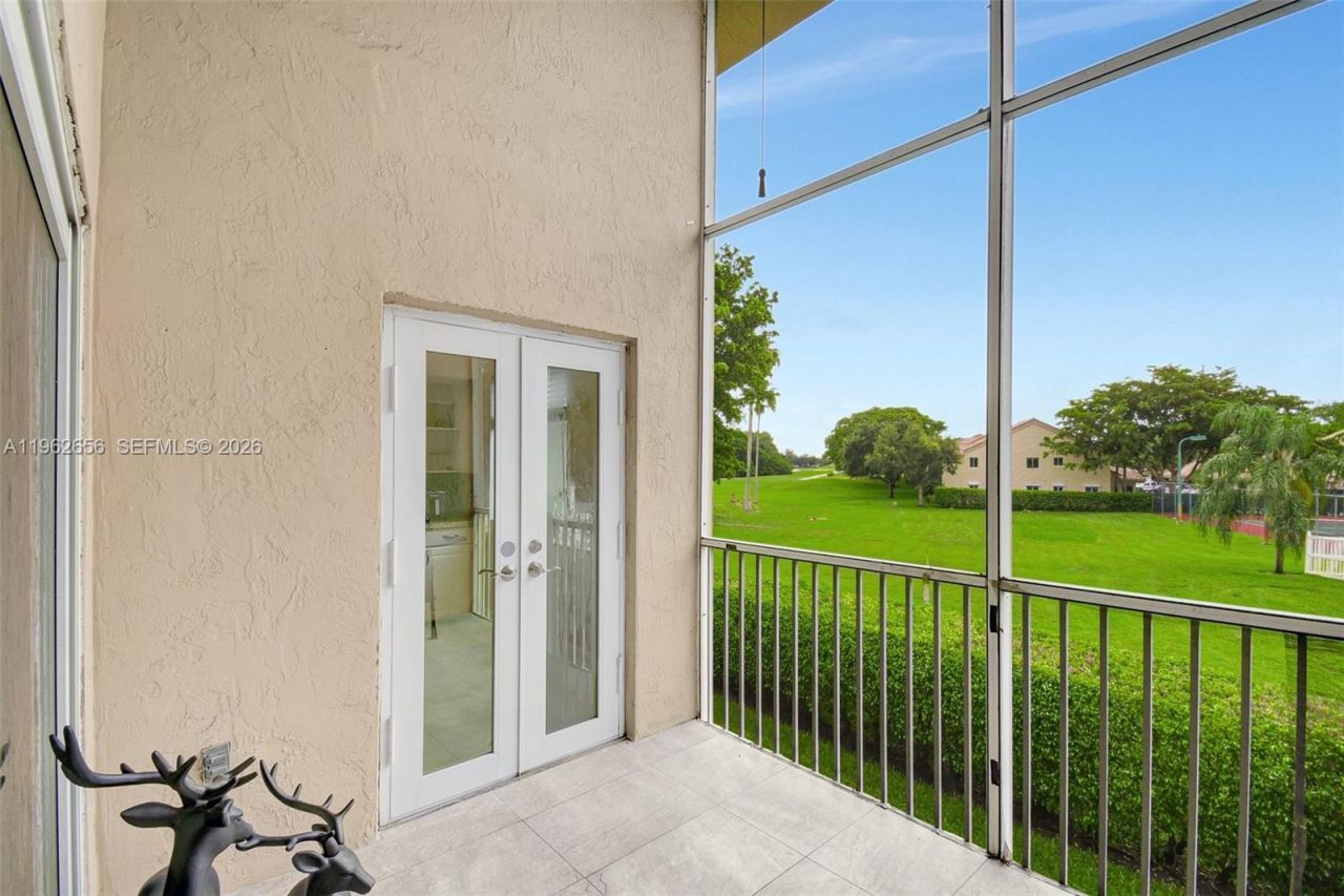 16339 Malibu Dr, Unit 22, Weston, FL 33326 Photo