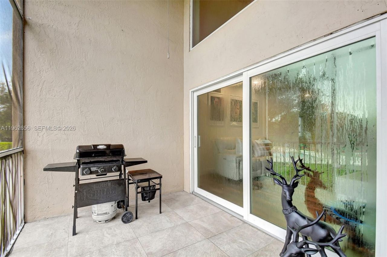 16339 Malibu Dr, Unit 22, Weston, FL 33326 Photo