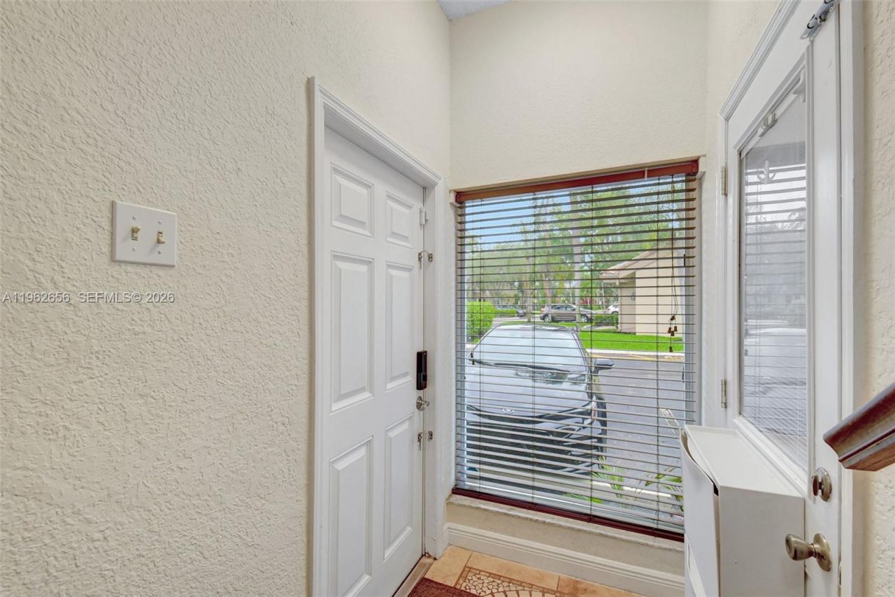 16339 Malibu Dr, Unit 22, Weston, FL 33326 Photo