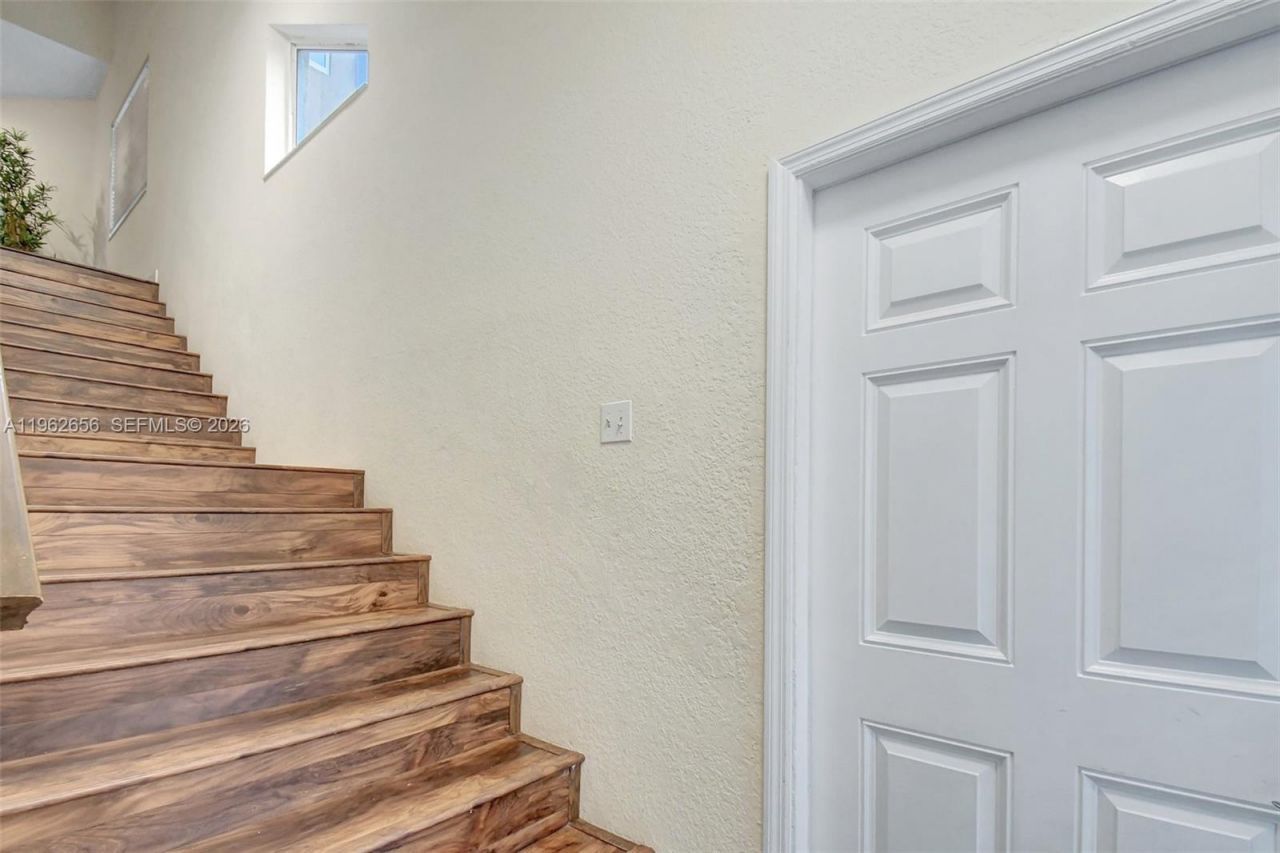 16339 Malibu Dr, Unit 22, Weston, FL 33326 Photo