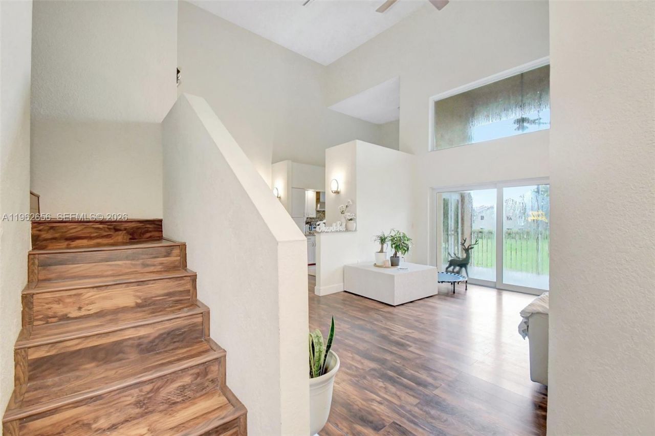 16339 Malibu Dr, Unit 22, Weston, FL 33326 Photo