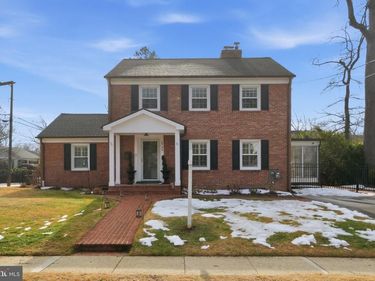 2746 FORT SCOTT DRIVE, ARLINGTON, VA 22202