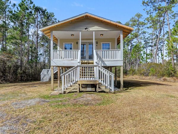 10039 Apple Drive, Bay Saint Louis, MS 39520