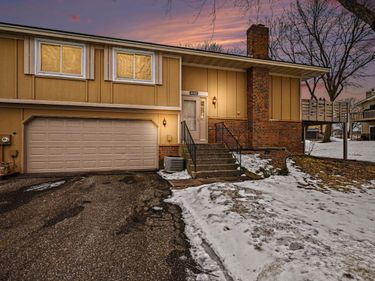 6925 Macbeth Circle, Woodbury, MN 55125