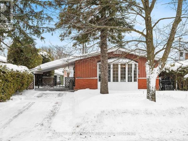 2414 Joliffe Street, Ottawa, ON K1G1G9