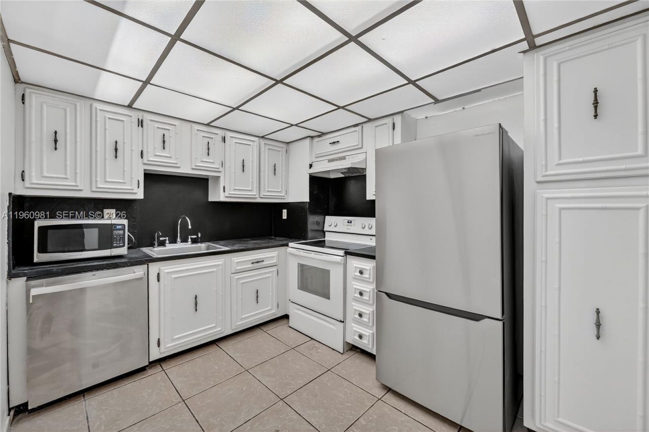 2655 Collins Ave , Unit 1502, Miami Beach, FL 33140 Photo