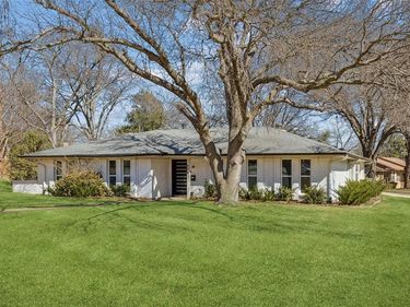 605 Meadow Heath Circle, Dallas, TX 75232
