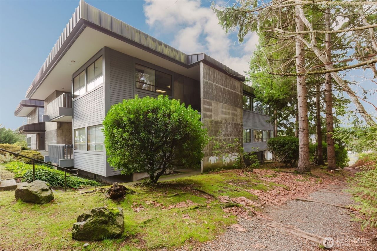 1040 NE Hostmark Street , Poulsbo, WA 98370