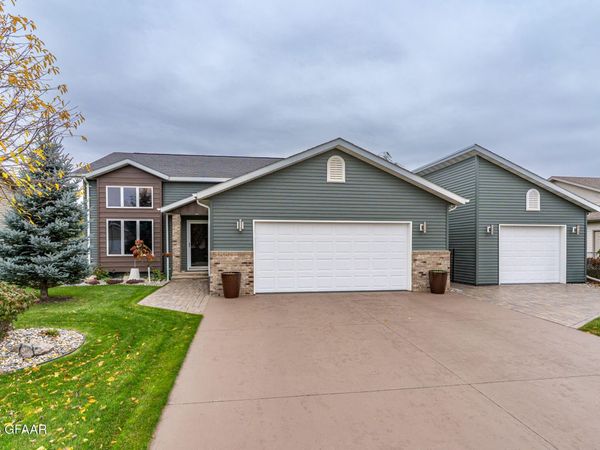 1514 13TH Avenue SE, East Grand Forks, MN 56721