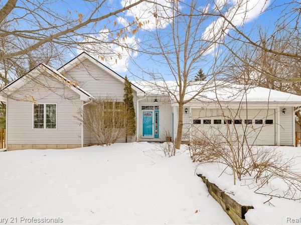 132 Florence Street, Lake Orion Vlg, MI 48362