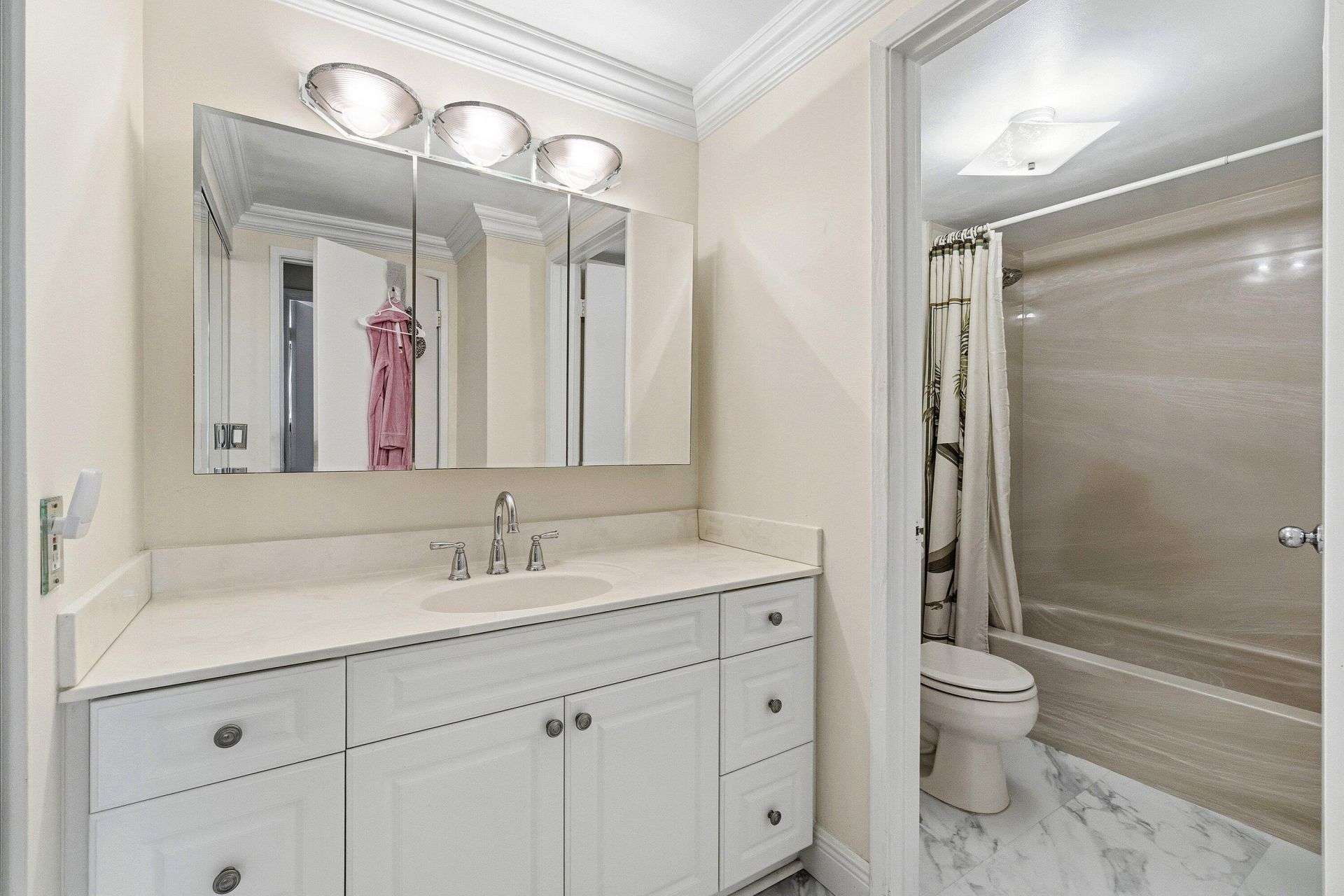 117 Yacht Club Way, Unit 206, Hypoluxo, FL 33462 Photo