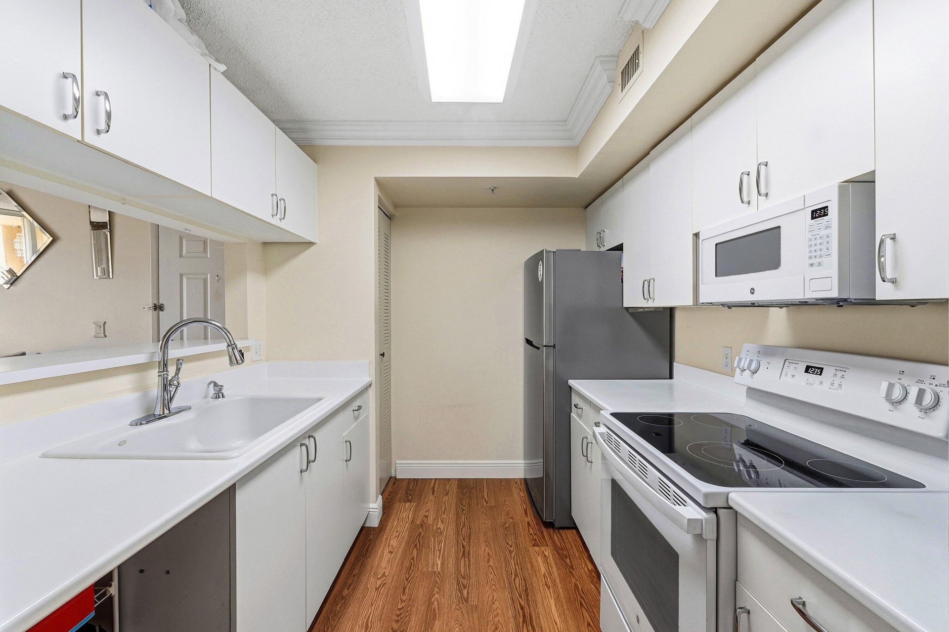 117 Yacht Club Way, Unit 206, Hypoluxo, FL 33462 Photo